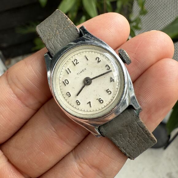 Vintage Timex Stainless Steel Manual Wind Ladies Watch Women’s Leather FOR PARTS - Picture 1 of 8